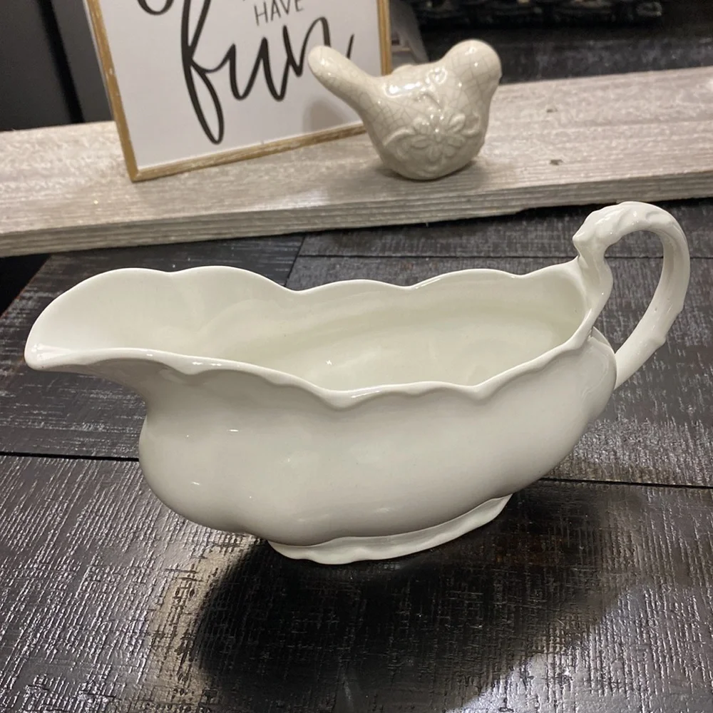 Vintage Johnson Bros. White England B Gravy Boat!